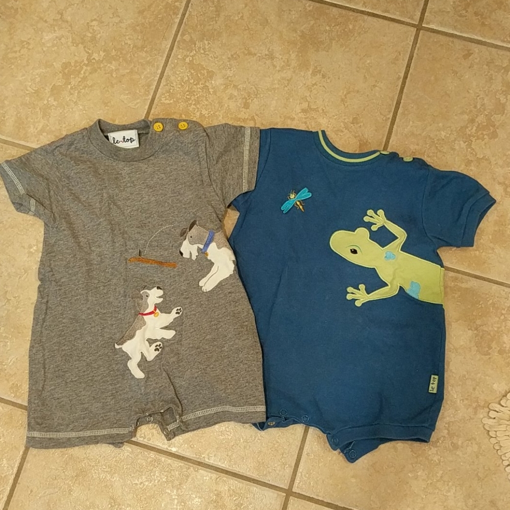 le top 9m onesies embroidered dogs & lizard